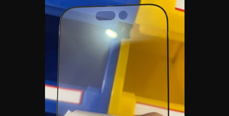 Вырезы в экране iPhone 14 Pro большие, зато рамка узкая. Интересно, получится ли у Apple задать новый тренд